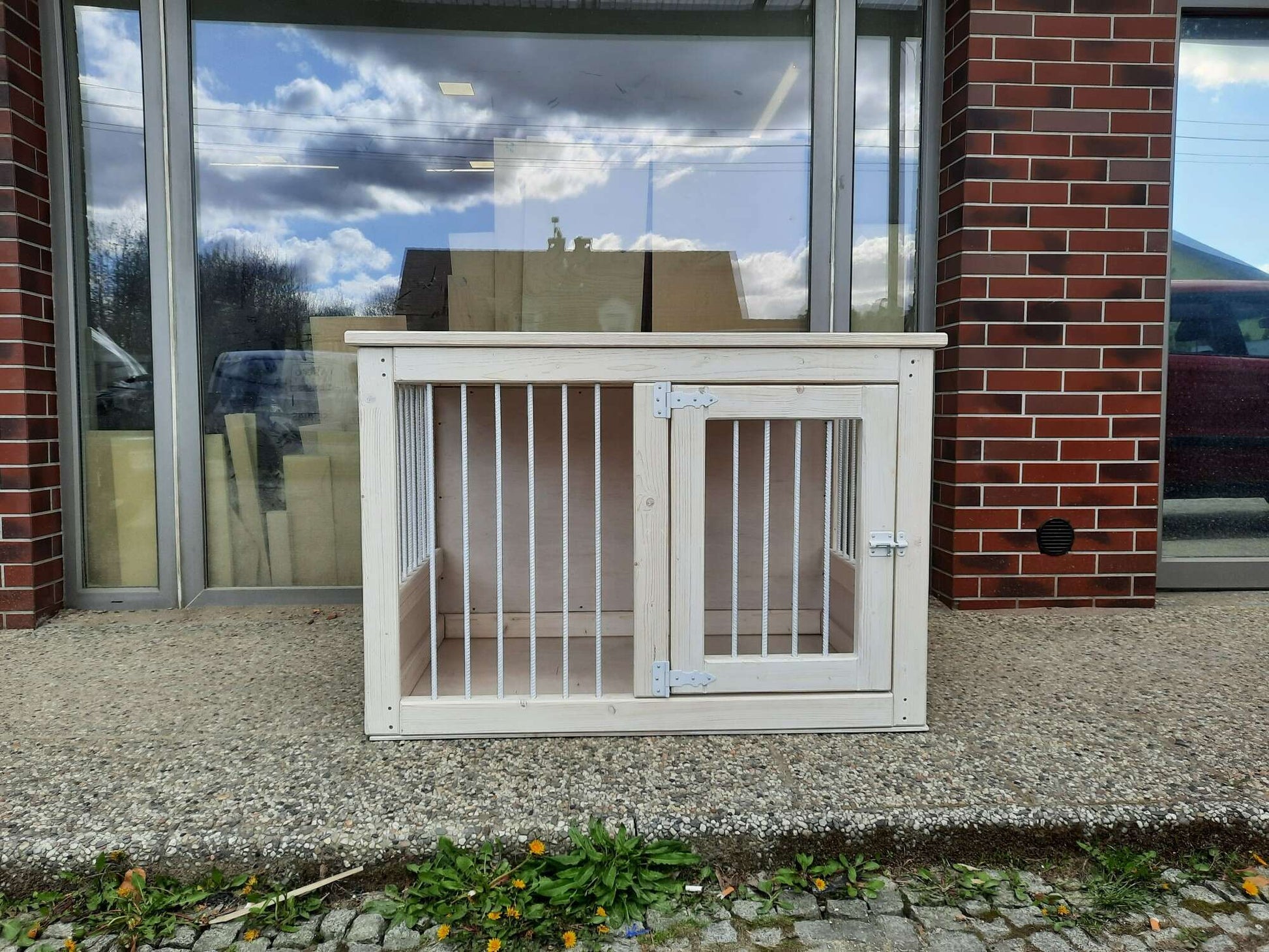 Durable Dog Crate for Strong Breeds - Natural Pine Wood and Metal Construction - Image 4