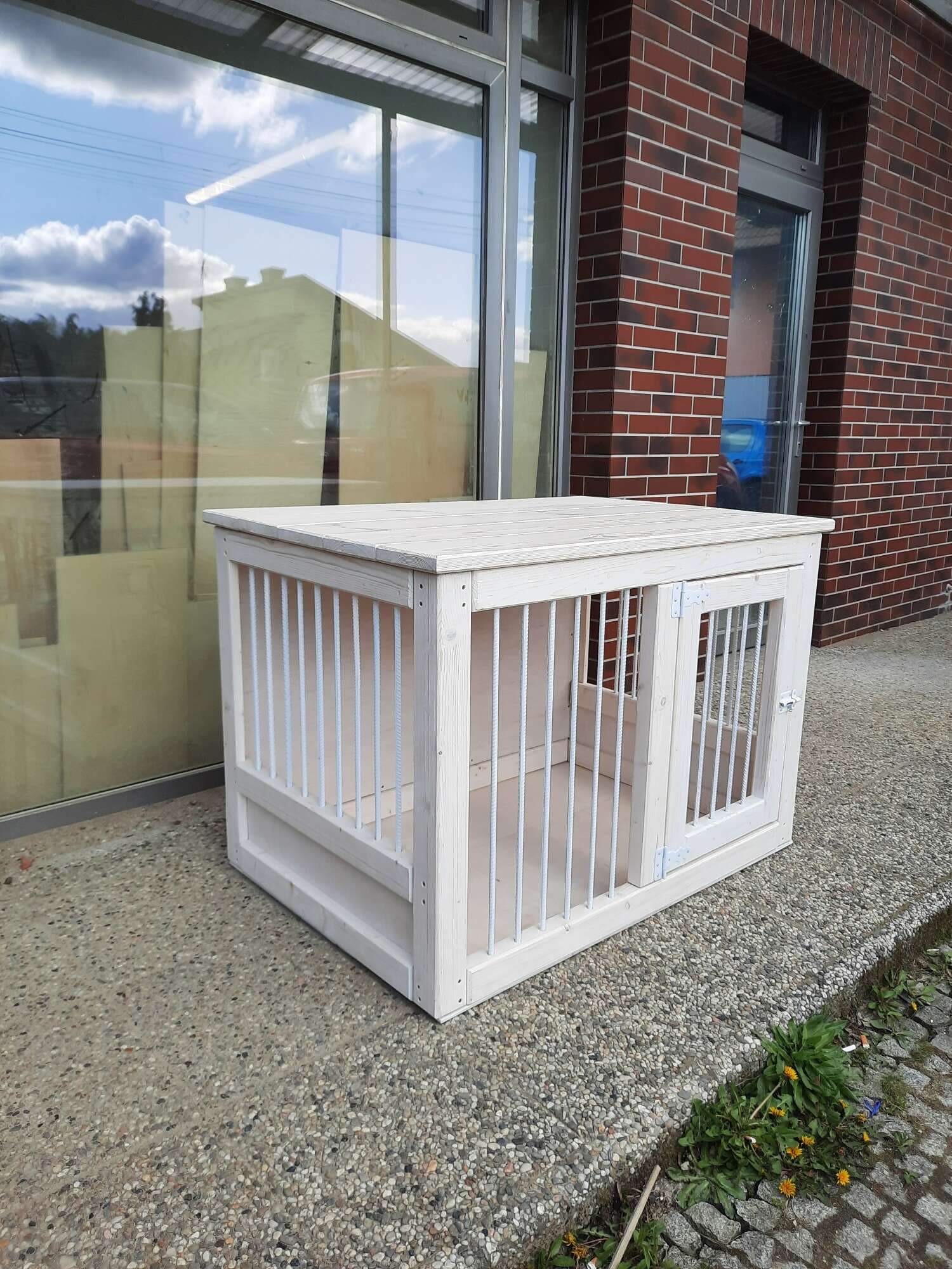 Durable Dog Crate for Strong Breeds - Natural Pine Wood and Metal Construction - Image 8