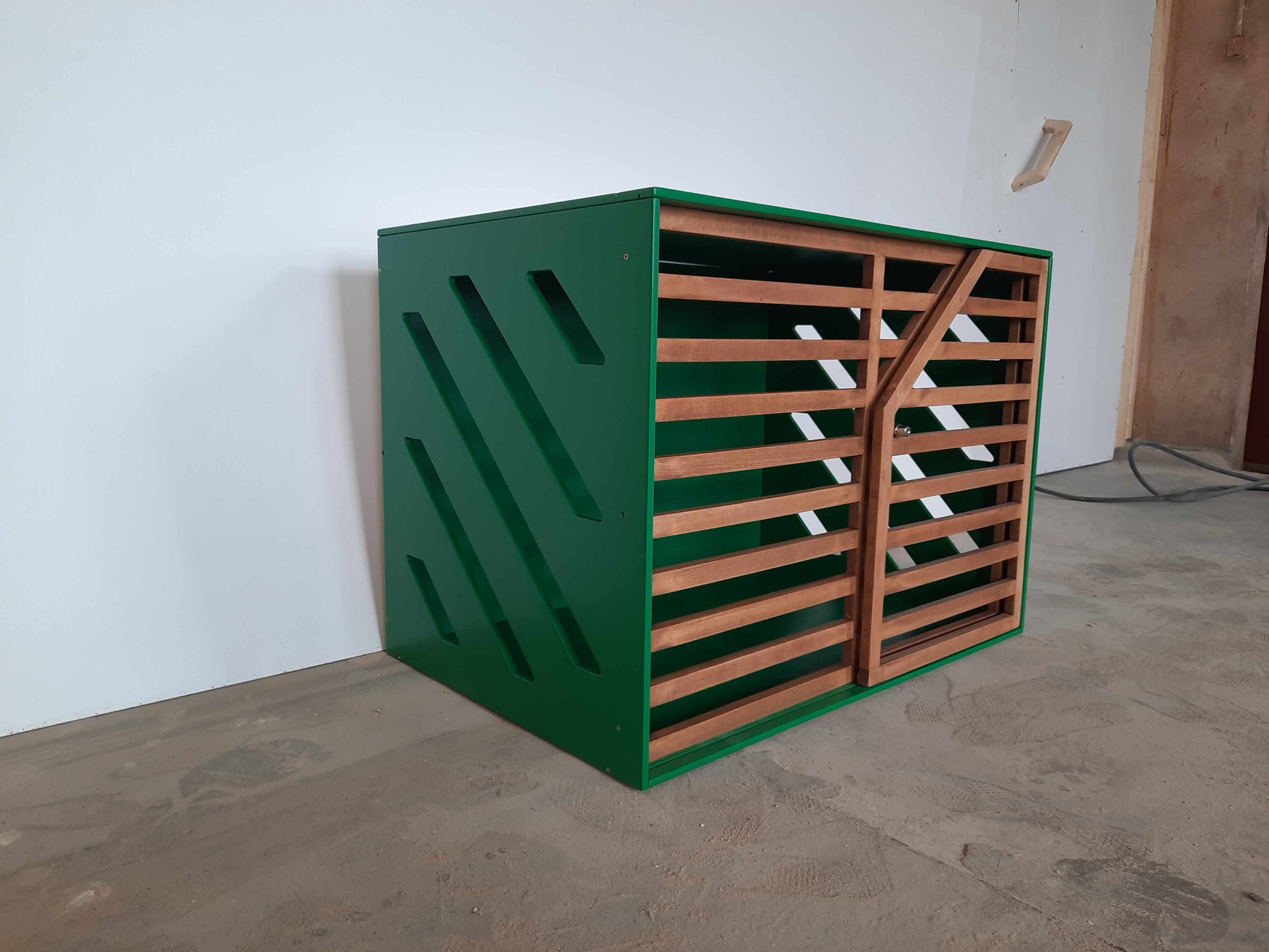 Green Dog House - Create a Safe and Stylish Haven for your Pet - Image 6