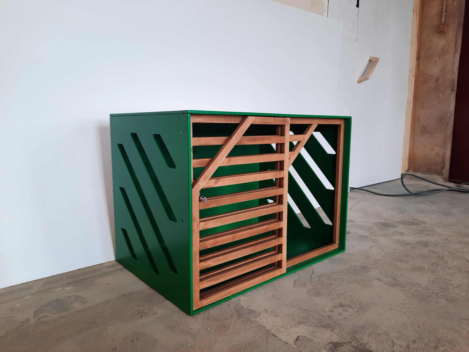 Green Dog House - Create a Safe and Stylish Haven for your Pet - Image 5