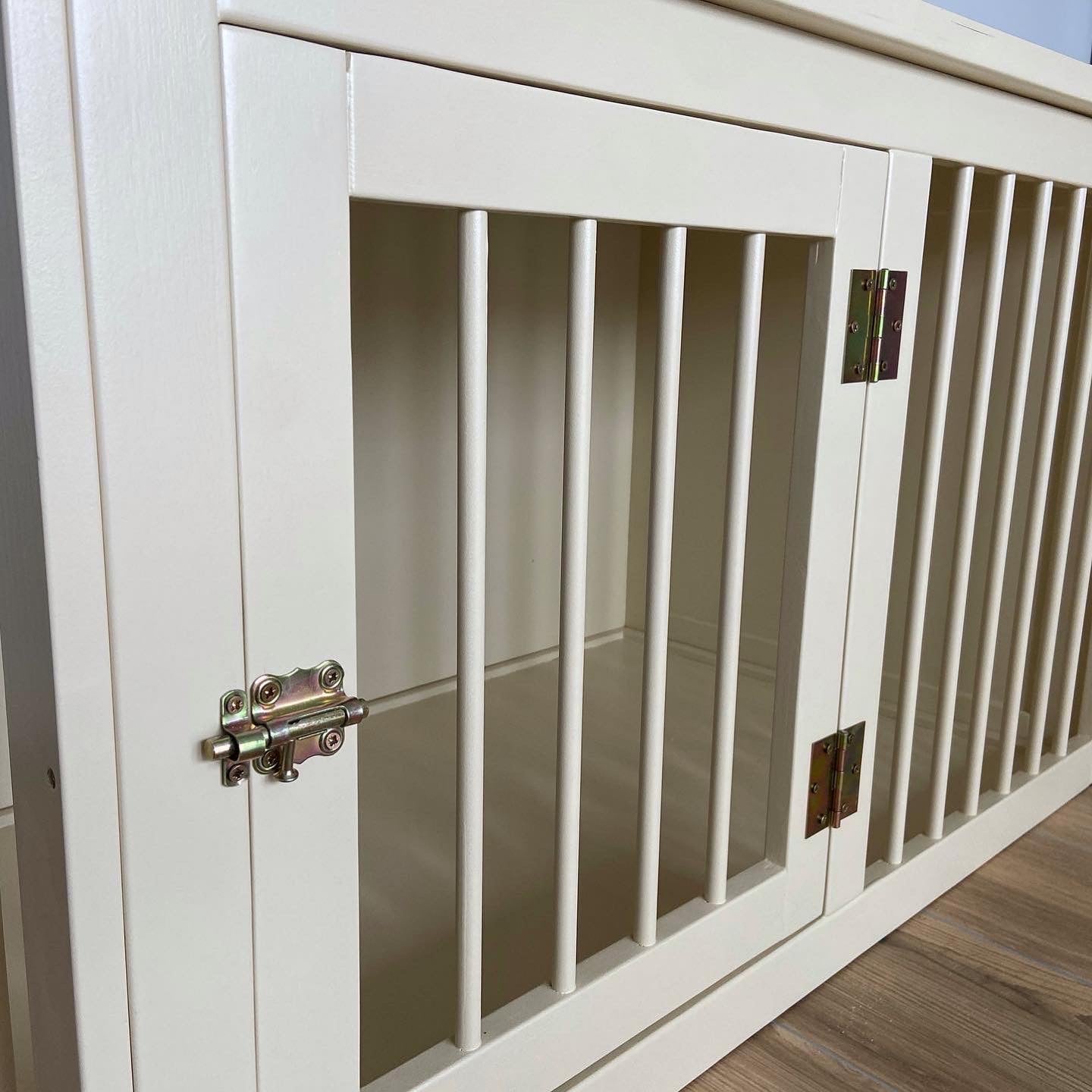 Two-in-One Durable Crate: Beige and Comfortable Housing for Dual Dogs - Image 8