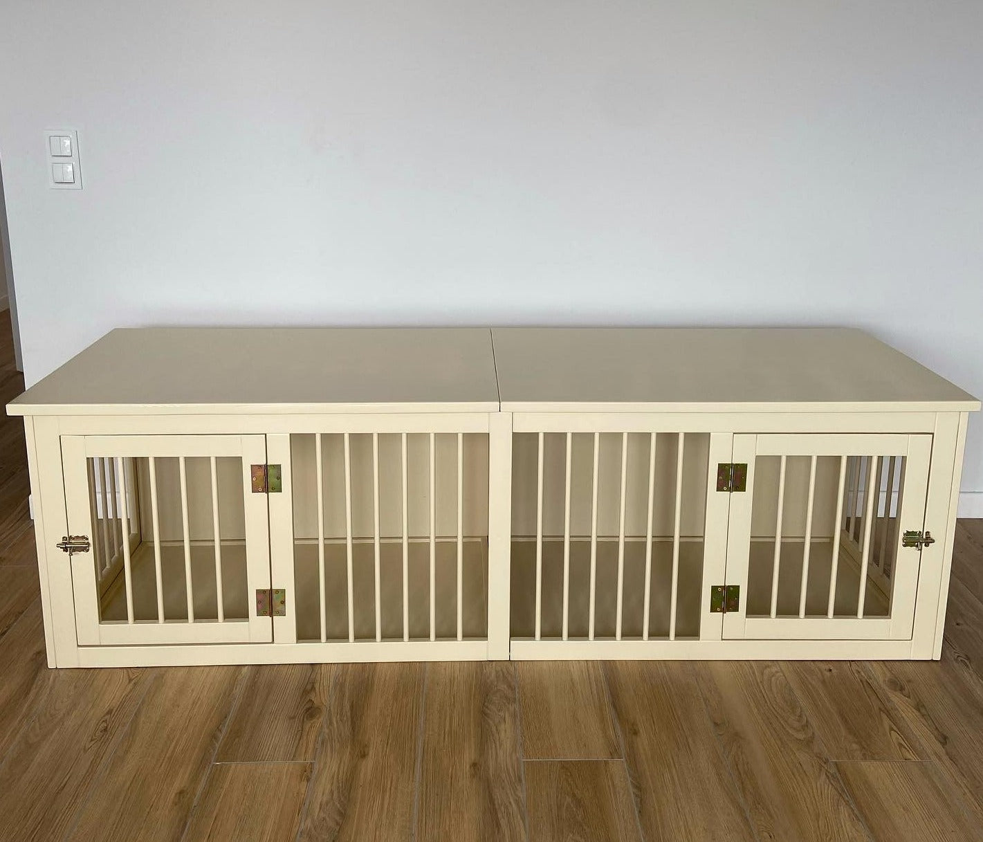 Two-in-One Durable Crate: Beige and Comfortable Housing for Dual Dogs - Image 3