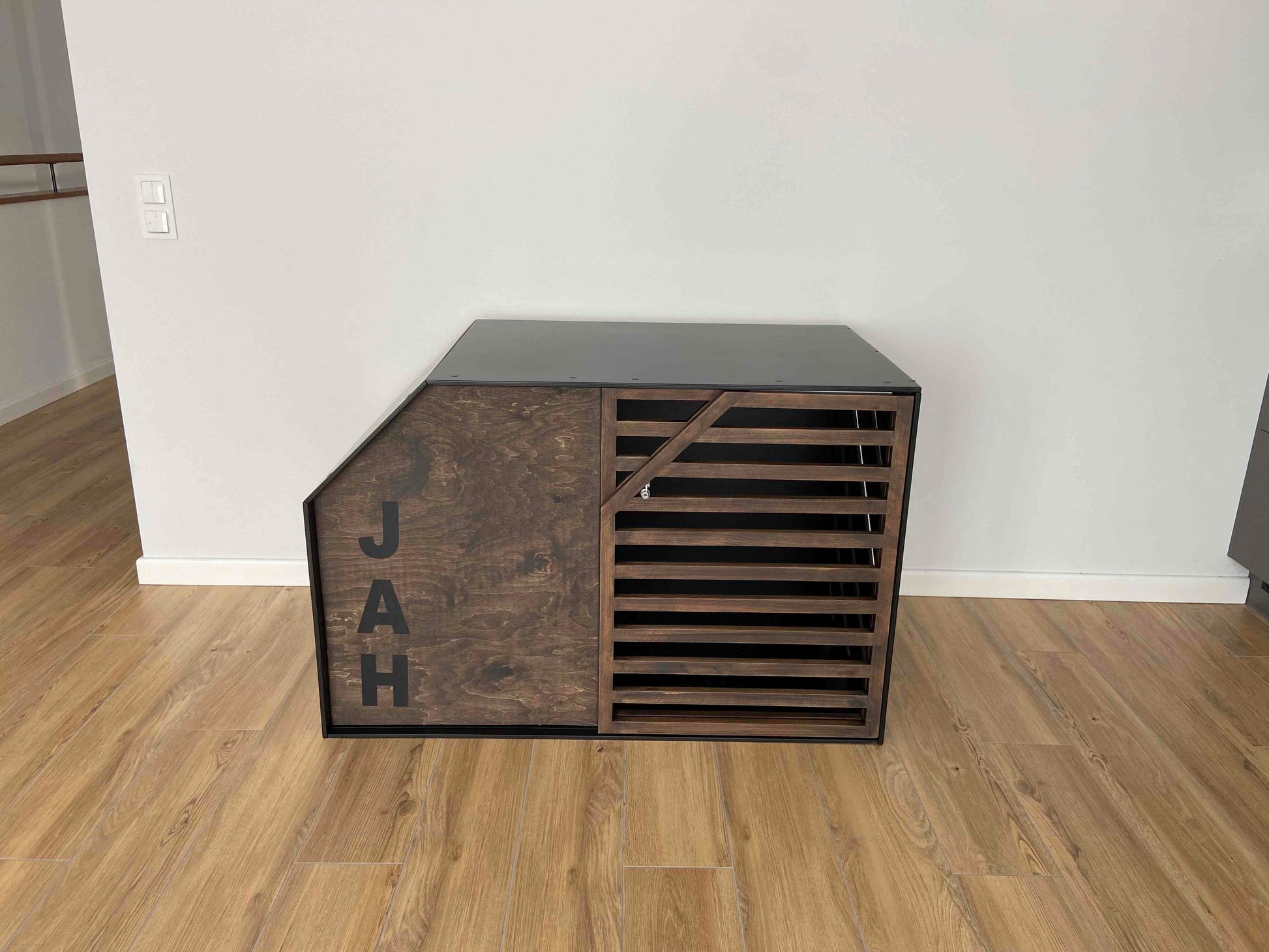Handcrafted Personalized Dog Crate in Wooden Design - Image 13