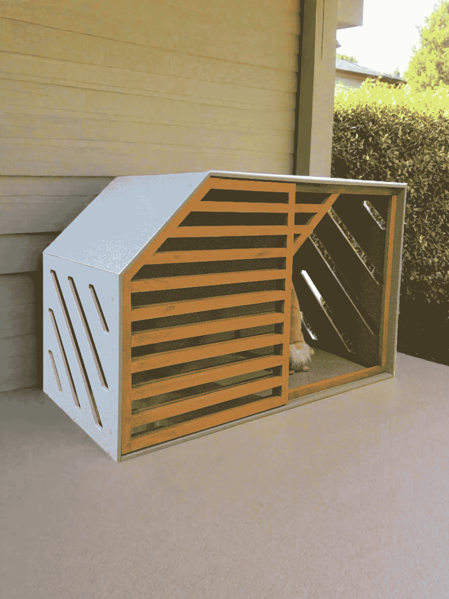 Cozy and Stylish Grey Dog House - The Perfect Home for Your Pet - Image 2