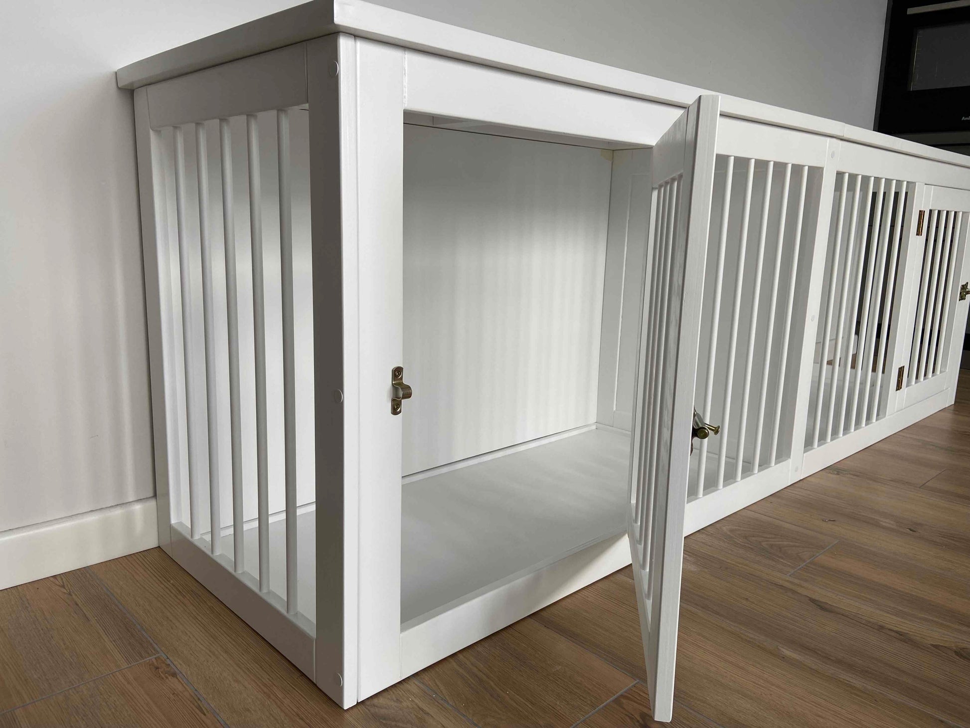 Handcrafted White Wood Crate for Two Dogs - Stylish, Comfortable, Durable - Image 12