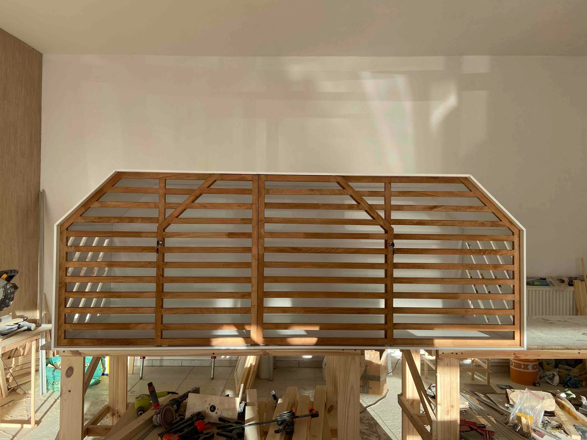 Comfortable and Durable Double Dog House in Elegant White Design - Image 3