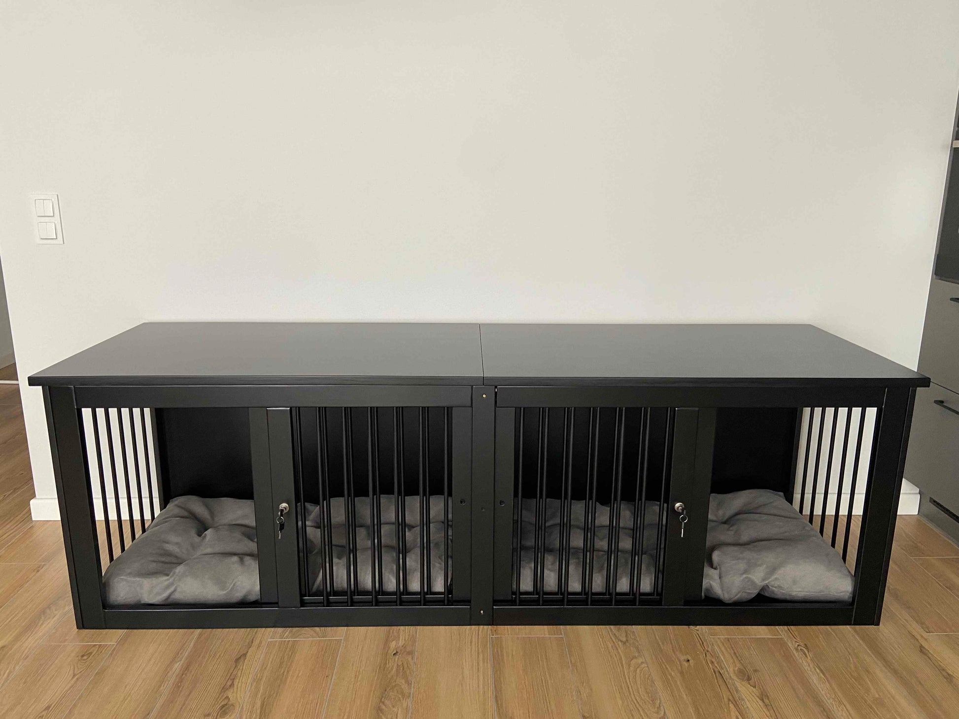 Stylish Dual Dog Kennel - Durable Wood Crate for Two Pets - Image 5