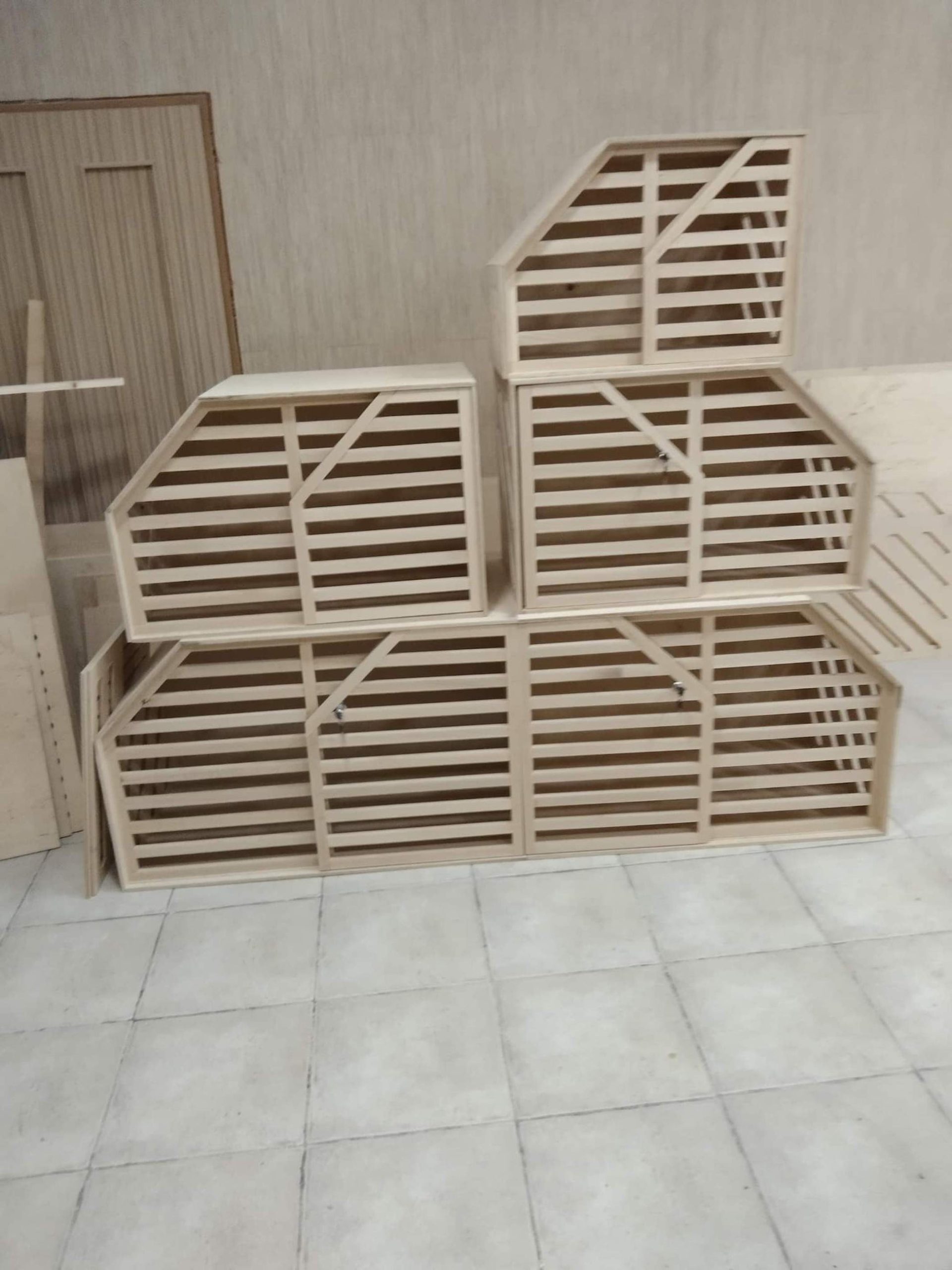 Comfortable and Durable Double Dog House in Elegant White Design - Image 9